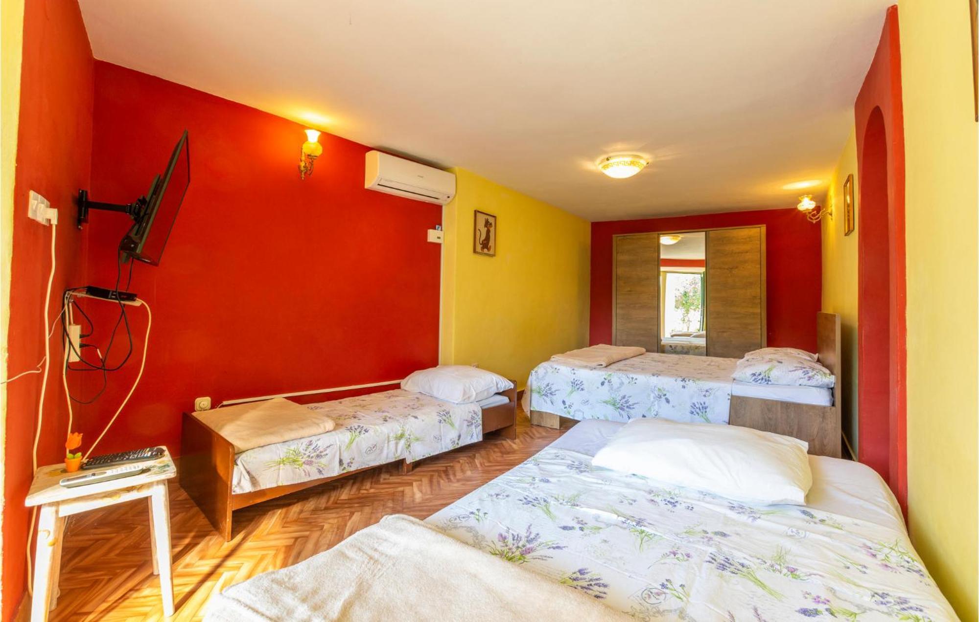 Lovely Apartment In Omis With Kitchen المظهر الخارجي الصورة