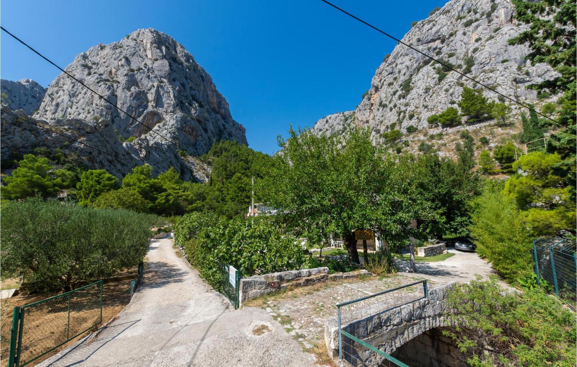 Lovely Apartment In Omis With Kitchen المظهر الخارجي الصورة