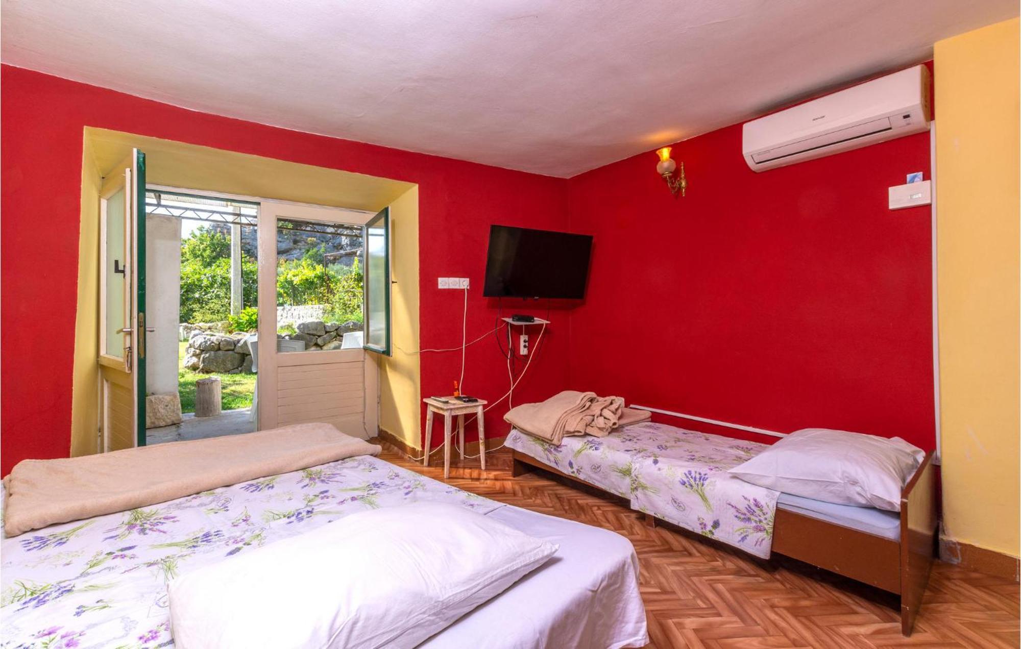Lovely Apartment In Omis With Kitchen المظهر الخارجي الصورة