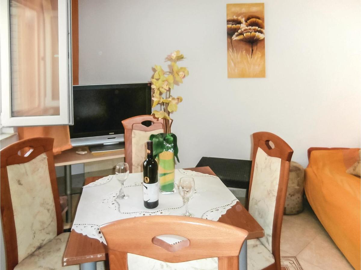Lovely Apartment In Omis With Kitchen المظهر الخارجي الصورة