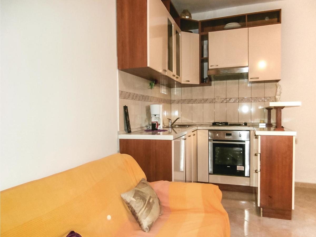 Lovely Apartment In Omis With Kitchen المظهر الخارجي الصورة