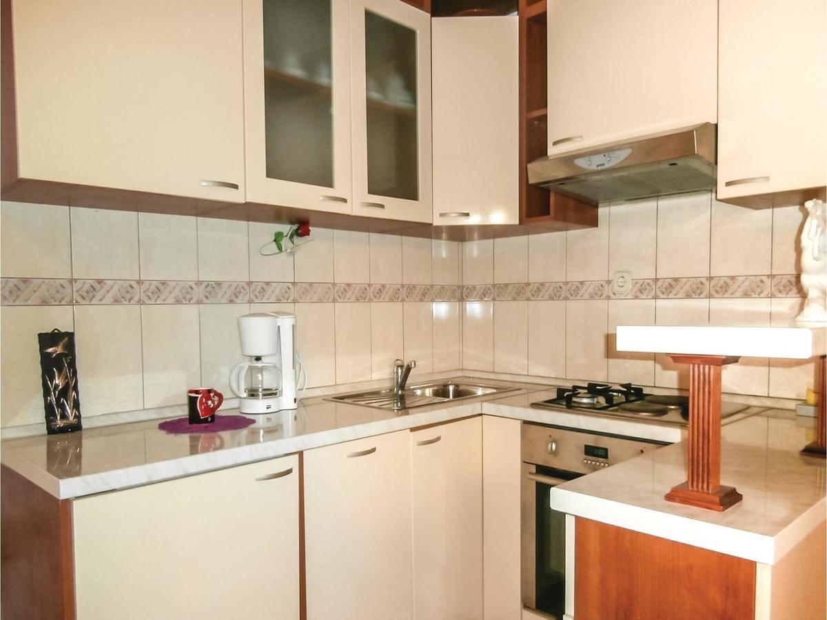 Lovely Apartment In Omis With Kitchen المظهر الخارجي الصورة